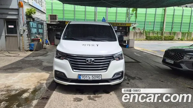 Hyundai The New Grand Starex 12 LPi Smart