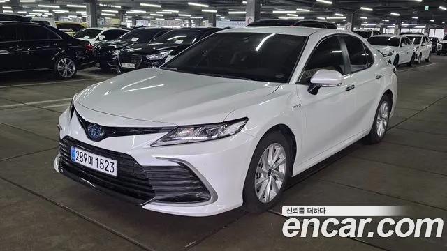 Toyota Camry (XV70) 2.5 LE Hybrid