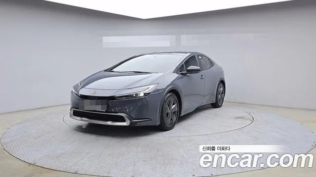 Toyota Prius 5 generation 2.0 PHEV SE