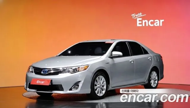 Toyota New Camry Hybrid XLE