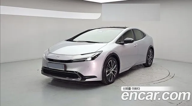 Toyota Prius 5 generation 2.0 XLE