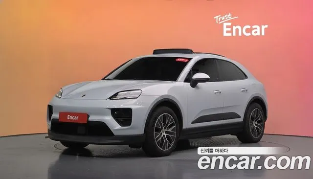 Porsche Macan EV