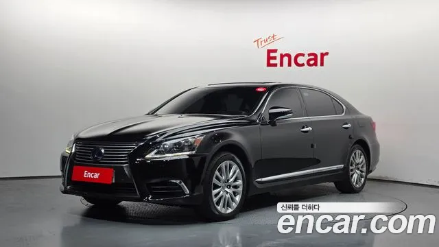 Lexus LS600 hL 5 Ottoman XF40