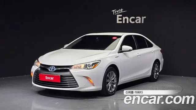 Toyota Camry Hybrid LE