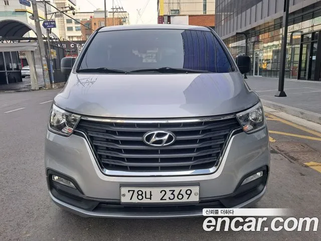 Hyundai The New Grand Starex 11