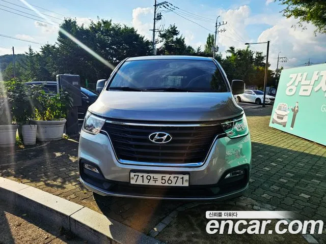 Hyundai The New Grand Starex 11
