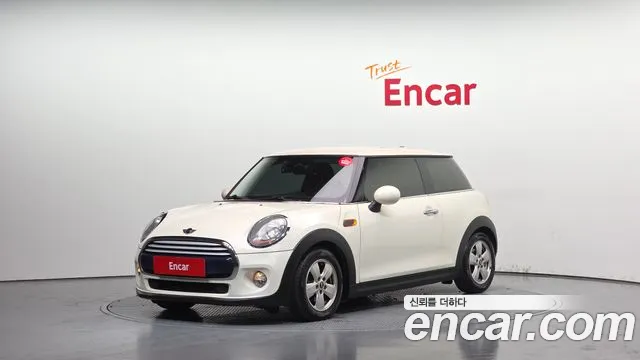 MINI Cooper Base 3