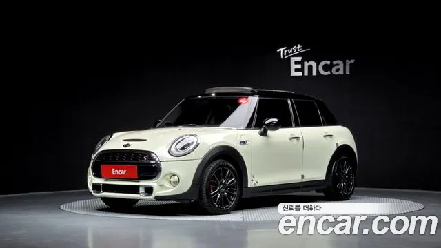 MINI Cooper S 5 Base 3