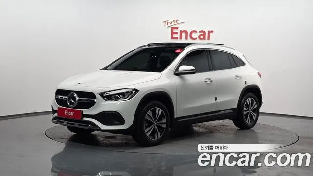 Mercedes-Benz GLA- H247 GLA220