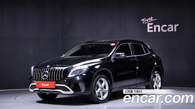 Mercedes-Benz GLA- X156 GLA220