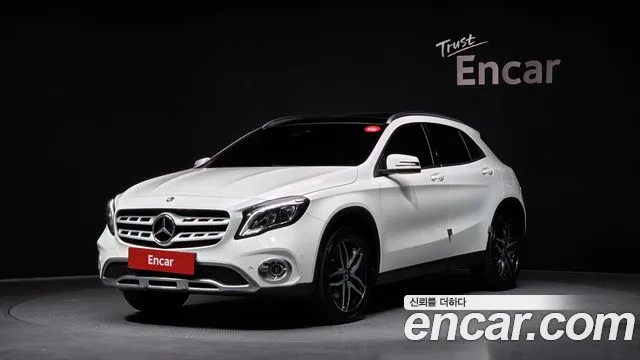 Mercedes-Benz GLA- X156 GLA220