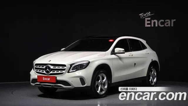 Mercedes-Benz GLA- X156 GLA220