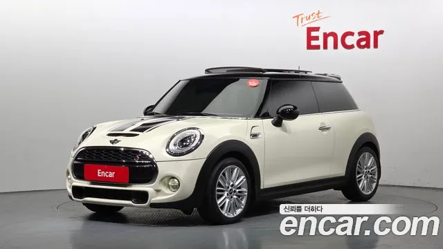 MINI Cooper S Base 3