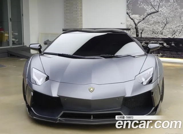 Lamborghini LP700-4