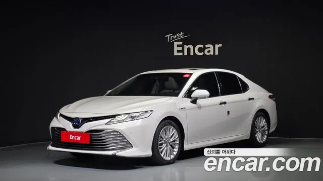 Toyota Camry (XV70) 2.5 XLE Hybrid