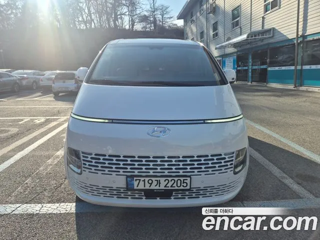 Hyundai Staria 4WD 11