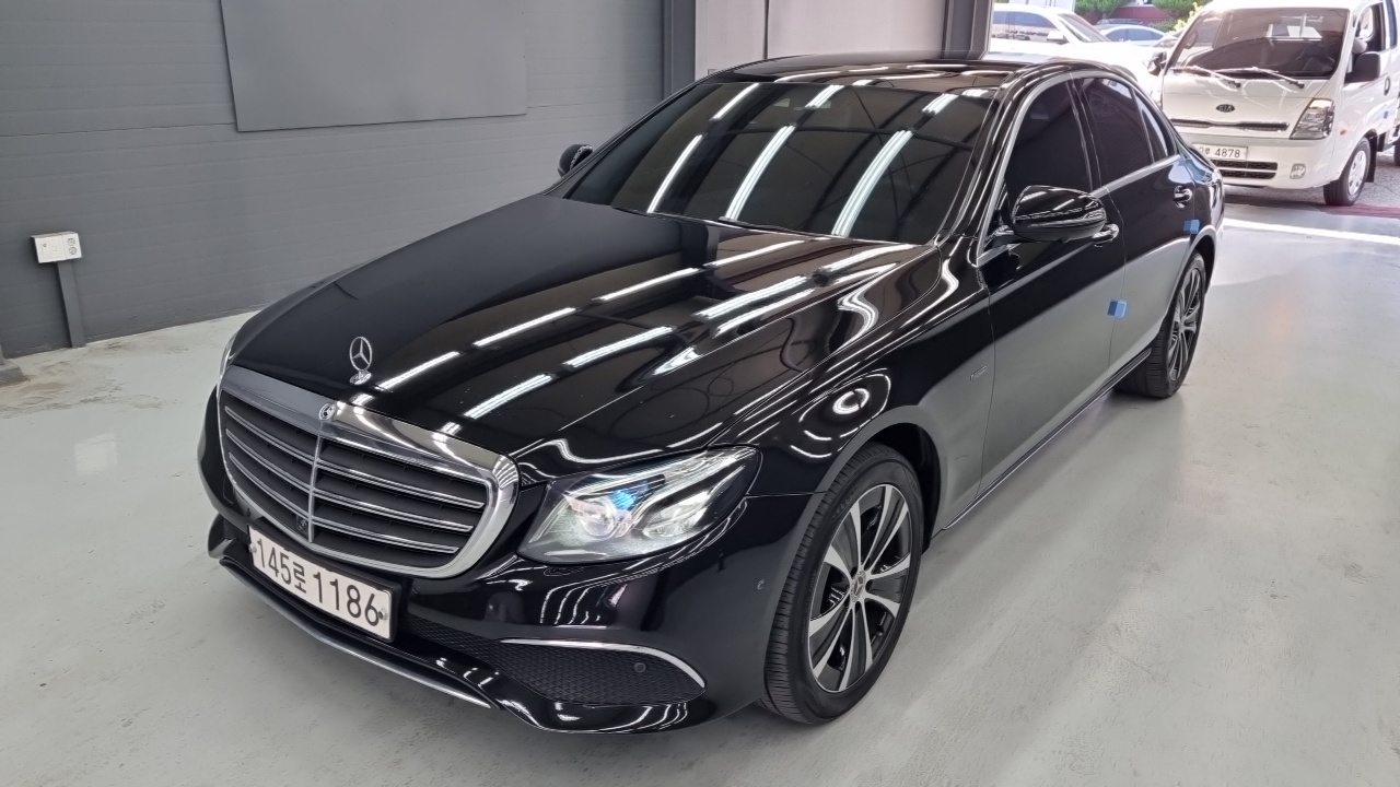 Mercedes-Benz E- W213 E300e Exclusive