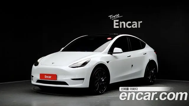 Tesla Y AWD