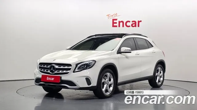 Mercedes-Benz GLA- X156 GLA220