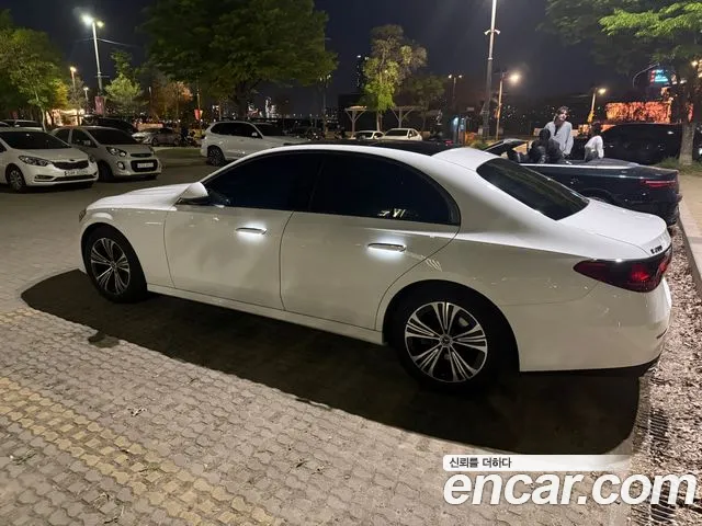 Mercedes-Benz E- W214 E200