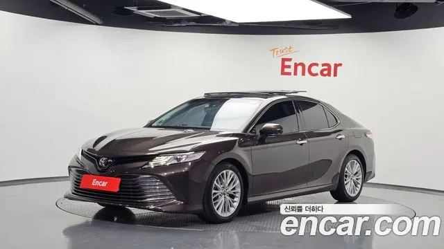 Toyota Camry (XV70) 2.5