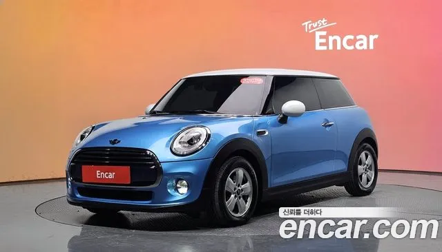 MINI Cooper Base 3
