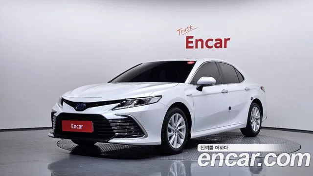 Toyota Camry (XV70) 2.5 LE Hybrid