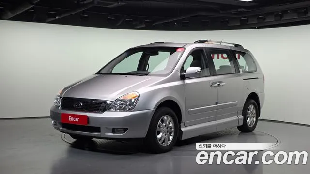 Kia Carnival R /