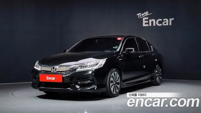 Honda Accord 2.0 Hybrid 9