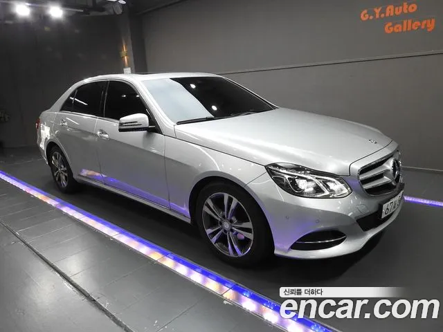 Mercedes-Benz E- W212 E220