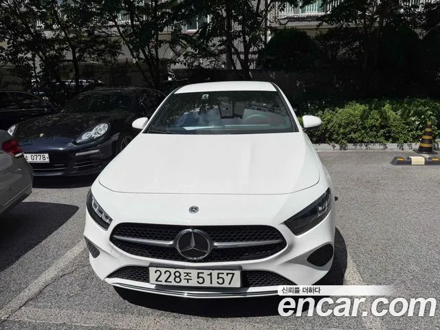 Mercedes-Benz A- W177 A220