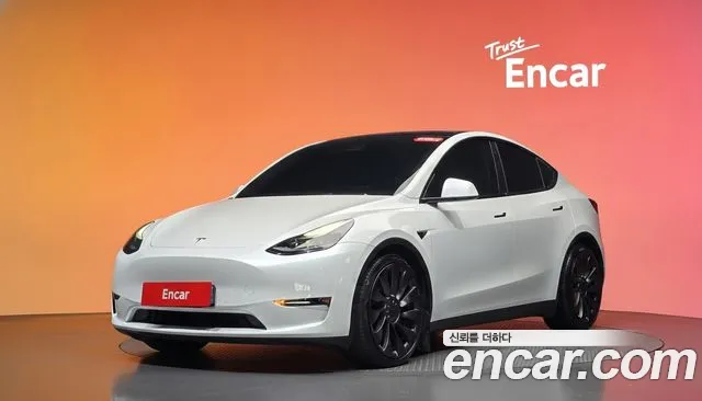 Tesla Y AWD