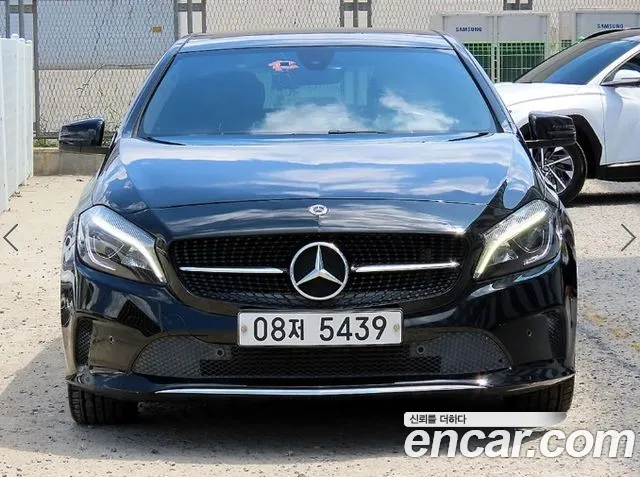 Mercedes-Benz A- W176 A200