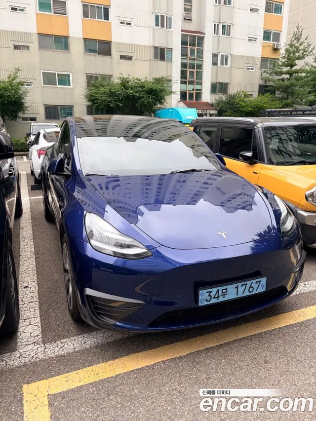Tesla Y AWD