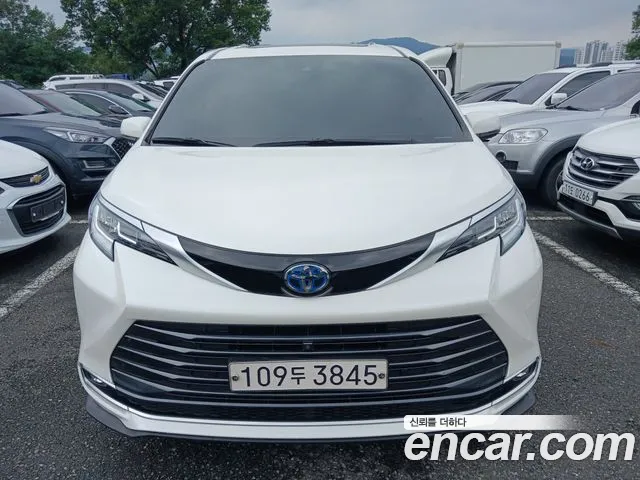 Toyota 4 2.5 Hybrid AWD