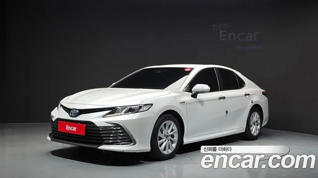 Toyota Camry (XV70) 2.5 LE Hybrid