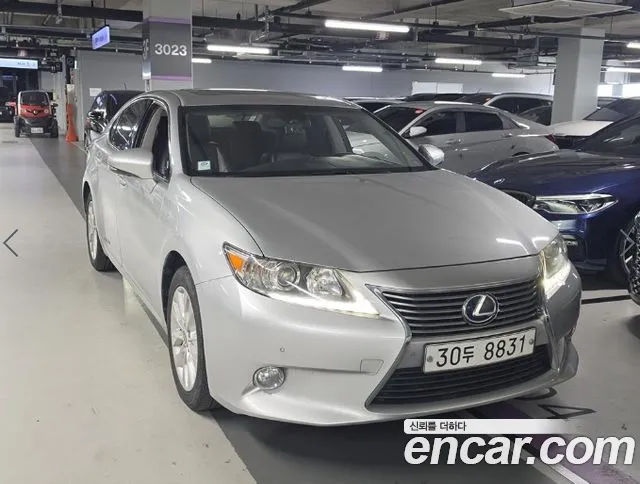 Lexus New ES300 h XV60