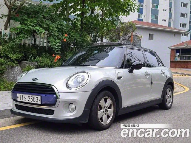 MINI Cooper D 5 Mid 3