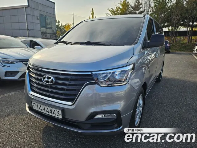 Hyundai The New Grand Starex 12