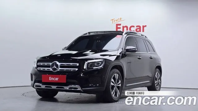 Mercedes-Benz GLB- X247 GLB220