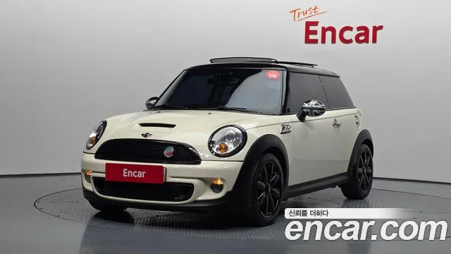 MINI Cooper S Base 2
