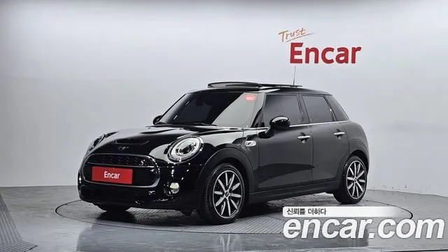 MINI Cooper SD 5 Base 3