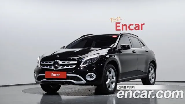 Mercedes-Benz GLA- X156 GLA220