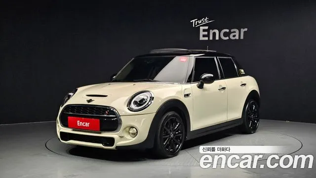 MINI Cooper S 5 Base 3