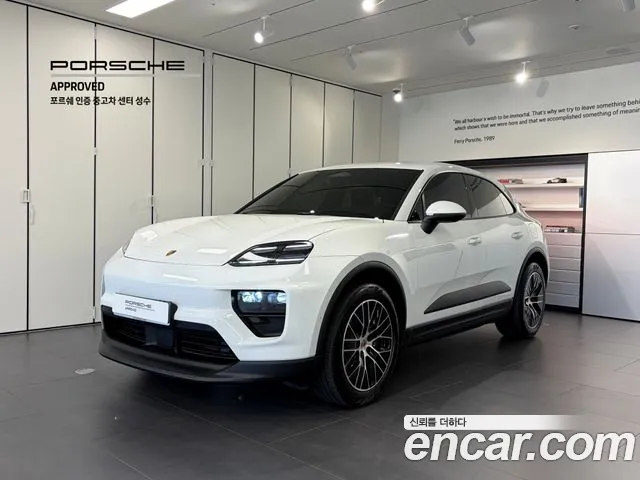 Porsche Macan EV 4