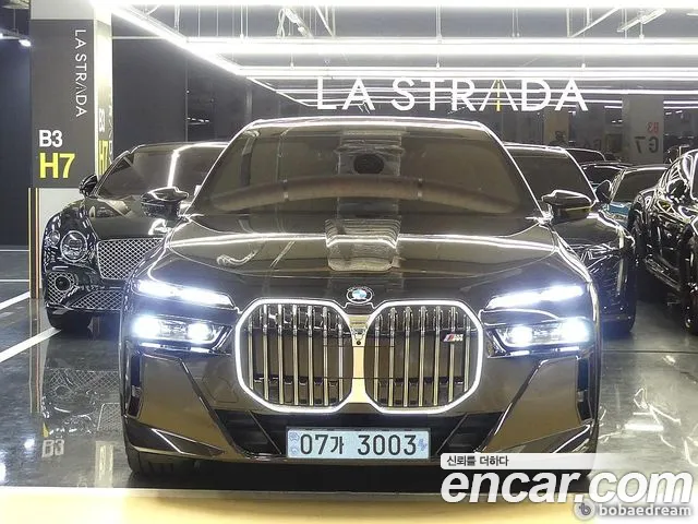 BMW i7 (G70) M70 xDrive M