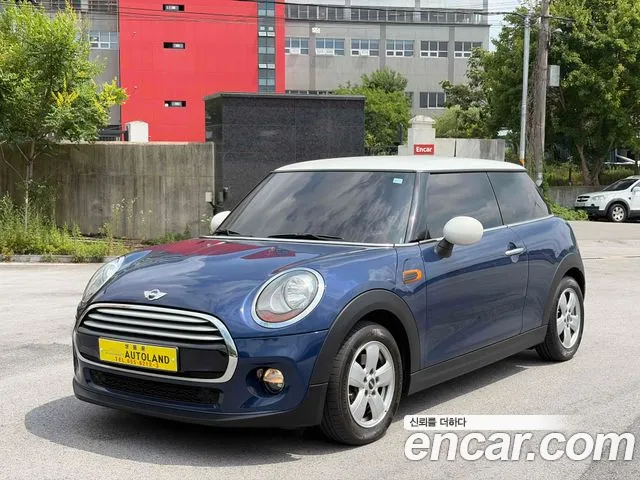 MINI Cooper Base 3