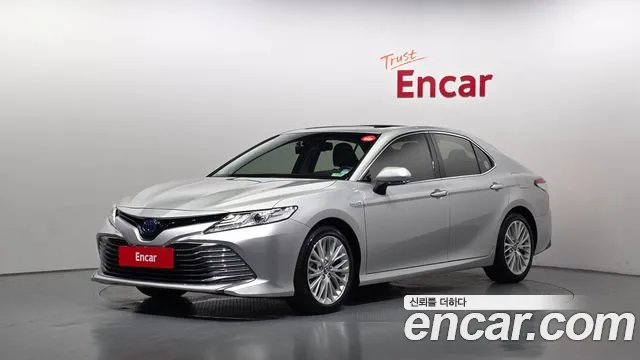 Toyota Camry (XV70) 2.5 XLE Hybrid