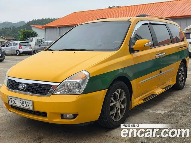 Kia Carnival R /