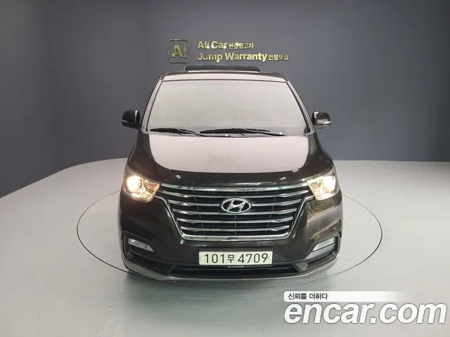 Hyundai The New Grand Starex 4WD 9 Exclusive